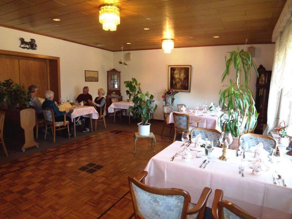 Hotel-Restaurant Vier Linden Stade Exterior photo